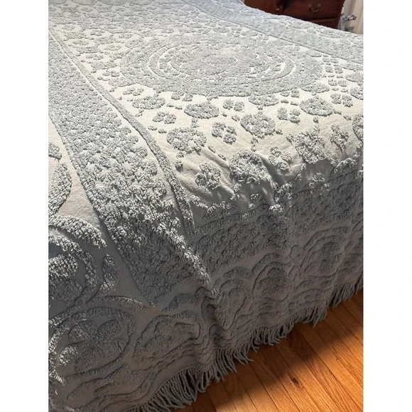 Vintage Oversized Medallion Chenille Bedspread Blue Twin Blanket - Picture 6 of 10